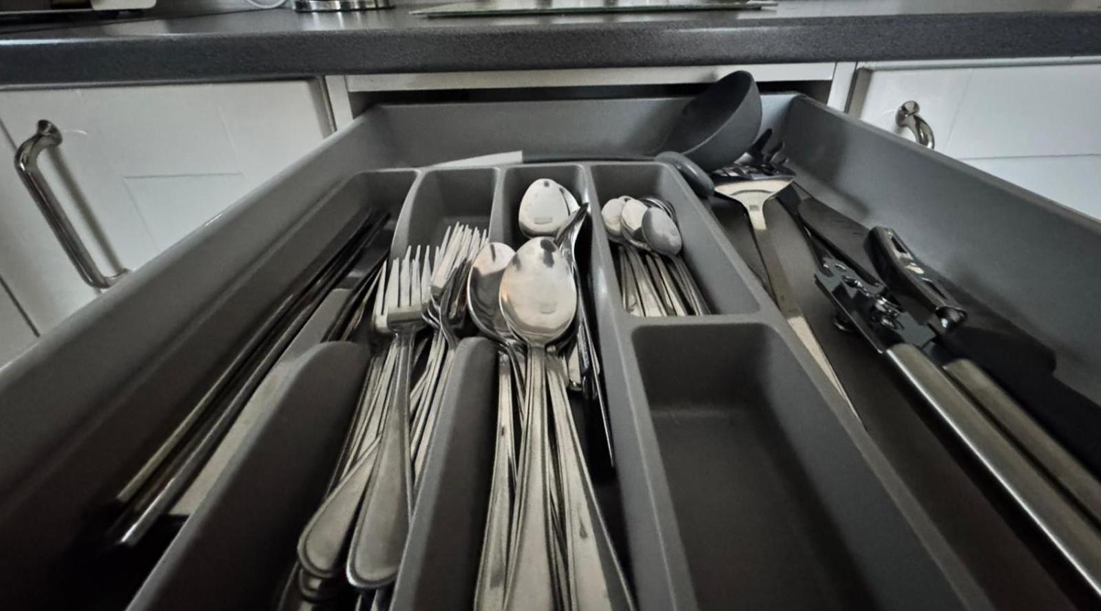 Shm Stays Solihull Hs2 Nec Airport Nr M6 M40 M42 Great For Long & Short Stays 15 Min Walk To Train Station 5 Min Drive To Town Centre Outside Bus Stops & Supermarket Free Parking Экстерьер фото